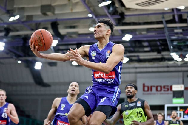 medi bayreuth - ALBA Berlinl , Basketball, Bundesliga, BBL, Spieltag 13, Spielzeit 2021 2022, 27.12.2021, medi bayreuth - ALBA Berlin , Basketball, Bundesliga, BBL, Spieltag 13, Spielzeit 2021 2022, 27.12.2021, Foto: EIBNER Thorsten Ochs Chemnitz Copyright: xEibner-Pressefoto ThorstenxOchsx EP_TOS