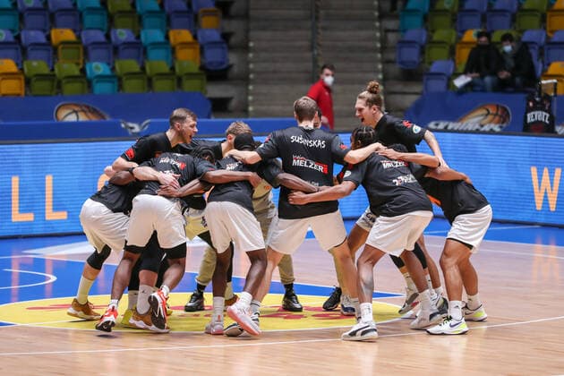 die Spieler von Niners Chemnitz, , GER,Basketball, BBL, Fraport Skyliners gegen Niners Chemnitz,27.12.2021, Frankfurt Copyright: xEibner-Pressefoto UlrichxScherbaumx EP_usm