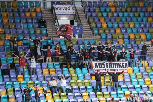 die Fans von Niners Chemnitz, , GER,Basketball, BBL, Fraport Skyliners gegen Niners Chemnitz,27.12.2021, Frankfurt Copyright: xEibner-Pressefoto UlrichxScherbaumx EP_usm