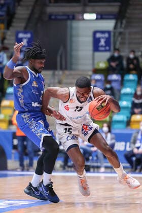 Massenat Frantz,(Niners Chemnitz, 15), , GER,Basketball, BBL, Fraport Skyliners gegen Niners Chemnitz,27.12.2021, Frankfurt Copyright: xEibner-Pressefoto UlrichxScherbaumx EP_usm