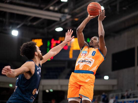 Semaj Christon (Ratiopharm Ulm) am Korb gegen Brekkott Chapman (Academics Heidelberg), GER, MLP Academics Heidelberg vs. Ratiopharm Ulm, 27.12.2021, 13. Spieltag easycredit Basketball Bundesliga, Spielzeit 2021 2022. GER, MLP Academics Heidelberg vs. Ratiopharm Ulm, 27.12.2021, 13. Spieltag easycredit Basketball Bundesliga, Spielzeit 2021 2022 Heidelberg Copyright: xEibner MichaelxMemmlerx EP_MMR