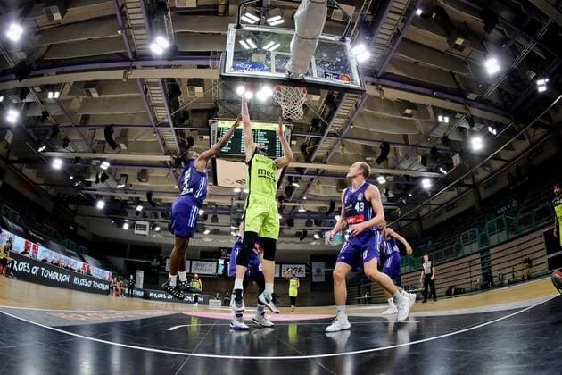 medi bayreuth - ALBA Berlin , Basketball, Bundesliga, BBL, Spieltag 13, Spielzeit 2021 2022, 27.12.2021, medi bayreuth - ALBA Berlin , Basketball, Bundesliga, BBL, Spieltag 13, Spielzeit 2021 2022, 27.12.2021, Foto: EIBNER Thorsten Ochs Chemnitz Copyright: xEibner-Pressefoto ThorstenxOchsx EP_TOS