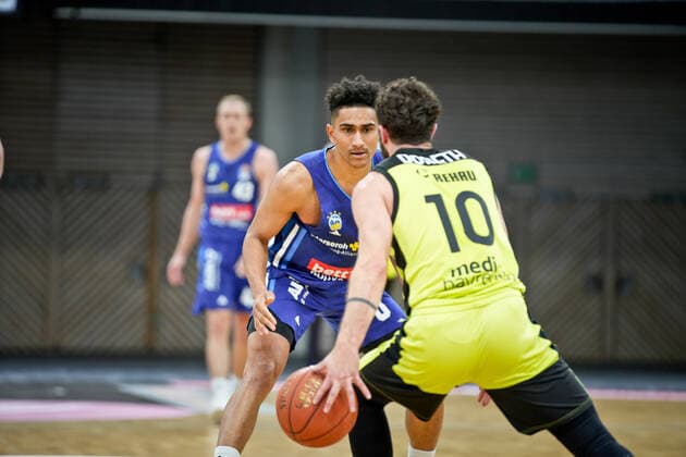 medi bayreuth - ALBA Berlinl , Basketball, Bundesliga, BBL, Spieltag 13, Spielzeit 2021 2022, 27.12.2021, medi bayreuth - ALBA Berlin , Basketball, Bundesliga, BBL, Spieltag 13, Spielzeit 2021 2022, 27.12.2021, Foto: EIBNER Thorsten Ochs Chemnitz Copyright: xEibner-Pressefoto ThorstenxOchsx EP_TOS
