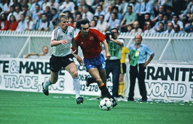 20.06.84 Spanien - Deutschland Frankreich, Paris, 20.06.1984, Fussball, UEFA, EM Europameisterschaft 1984 in Frankreich, Spanien - DFB Deutschland (1:0): v.l. Bernd Förster (Deutschland), Ricardo Gallego (Spanien). *** 20 06 84 Spain Germany France, Paris, 20 06 1984, Football, UEFA, European Championship 1984 in France, Spain DFB Germany 1 0 v l Bernd Förster Germany , Ricardo Gallego Spain