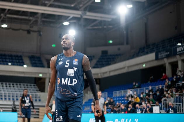 Shyron Ely (Academics Heidelberg) unzufrieden, GER, MLP Academics Heidelberg vs. Ratiopharm Ulm, 27.12.2021, 13. Spieltag easycredit Basketball Bundesliga, Spielzeit 2021 2022. GER, MLP Academics Heidelberg vs. Ratiopharm Ulm, 27.12.2021, 13. Spieltag easycredit Basketball Bundesliga, Spielzeit 2021 2022 Heidelberg Copyright: xEibner MichaelxMemmlerx EP_MMR