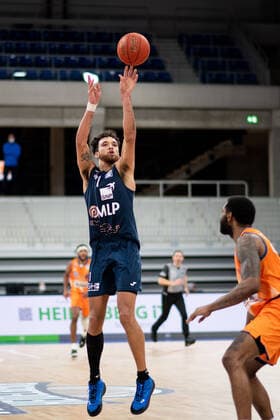 Brekkott Chapman (Academics Heidelberg) am Ball, GER, MLP Academics Heidelberg vs. Ratiopharm Ulm, 27.12.2021, 13. Spieltag easycredit Basketball Bundesliga, Spielzeit 2021 2022. GER, MLP Academics Heidelberg vs. Ratiopharm Ulm, 27.12.2021, 13. Spieltag easycredit Basketball Bundesliga, Spielzeit 2021 2022 Heidelberg Copyright: xEibner MichaelxMemmlerx EP_MMR