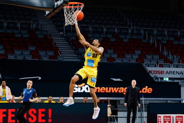 Tremmell Darden (MHP Riesen Ludwigsburg, 21) Brose Bamberg - MHP Riesen Ludwigsburg - easyCredit-BBL - Basketball Bundesliga Saison 2021 22 Spieltag 13, 27.12.2021 Bamberg, Brose Arena Copyright: DanielxLöb
