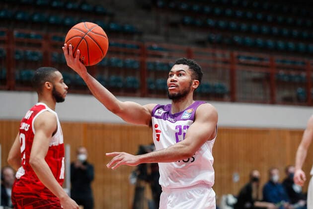 GER, Wuerzburg, s.Oliver Arena, 27.12.2021, emspor, emonline, despor, deonline, s.Oliver Wuerzburg vs. BG Goettingen, easyCredit BBL, 13. Spieltag Bild: Stephen Brown (BG Goettingen) Copyright: HMBxMedia JulienxBecker