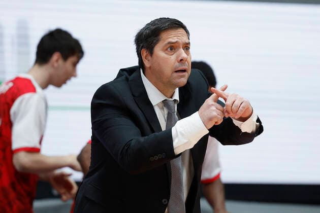 27.12.2021, Basketball, BBL, 2021, 2022, Hauptrunde, s.Oliver Wuerzburg - BG Goettingen, GER, Wuerzburg, s.Oliver Arena Bild: v. li. Headcoach Sasa Filipovski (s.Oliver Wuerzburg) Copyright: HMBxMedia xHeikoxBecker