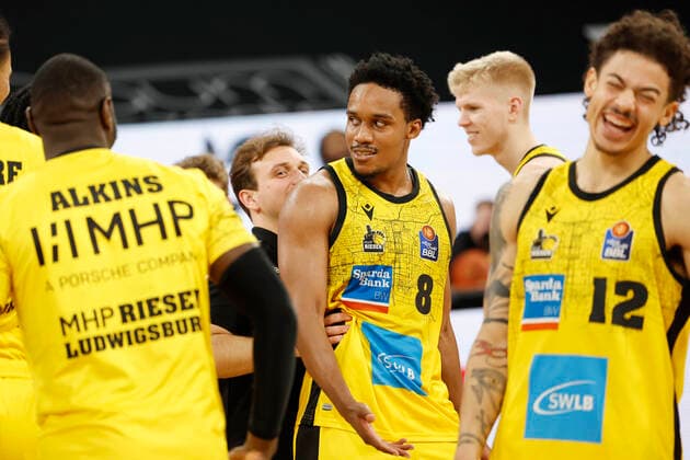 MItte Topscorer mit 28 Punkten James Woodard (MHP Riesen Ludwigsburg, 08) Brose Bamberg - MHP Riesen Ludwigsburg - easyCredit-BBL - Basketball Bundesliga Saison 2021 22 Spieltag 13, 27.12.2021 Bamberg, Brose Arena Copyright: DanielxLöb