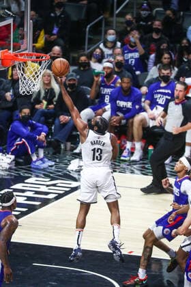 LOS ANGELES, CA - DECEMBER 27: Brooklyn Nets Guard James Harden (13) finger rolls for layup as the Los Angeles Clippers face off against the Brooklyn Nets at Crypto.com Arena on Monday, December 27, 2021 in Los Angeles, CA. (Photo by Will Navarro Icon Sportswire) NBA, Basketball Herren, USA DEC 27 Nets at Clippers Icon2112270057