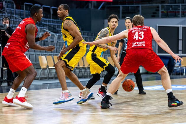 Brose Bamberg vs. MHP Riesen Ludwigsburg, Basketball, easyCredit BBL, 13. Spieltag, 27.12.2021 Brose Bamberg vs. MHP Riesen Ludwigsburg, Basketball, easyCredit BBL, 13. Spieltag, 27.12.2021 Bamberg Copyright: xEIBNER GuenerxSantemizx EP_GSZ
