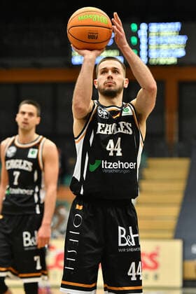Erik Nyberg (Itzehoe Eagles 44) Basketball, BARMER 2. Basketball Bundesliga, Saison 2020 21, RASTA Vechta - Itzehoe Eagles, 28.12.2021, 16. Spieltag, Rasta Dome Vechta Copyright: xWenzel Eibner-Pressefotox RVA