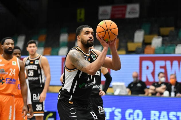 Yasin Kolo (Itzehoe Eagles 17) Basketball, BARMER 2. Basketball Bundesliga, Saison 2020 21, RASTA Vechta - Itzehoe Eagles, 28.12.2021, 16. Spieltag, Rasta Dome Vechta Copyright: xWenzel Eibner-Pressefotox RVA