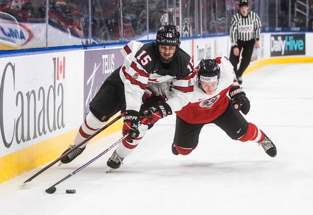 December 28, 2021, EDMONTON, AB, CANADA: Canada s Shane Wright (15) and Austria s Tobias Sablattnig (12) battle for the puck during second period IIHF World Junior Hockey Championship action in Edmonton on Tuesday, December 28, 2021. Shane Wright Tobias Sablattnig  - ZUMAc35_ 20211228_zaf_c35_080 Copyright: xJasonxFransonx