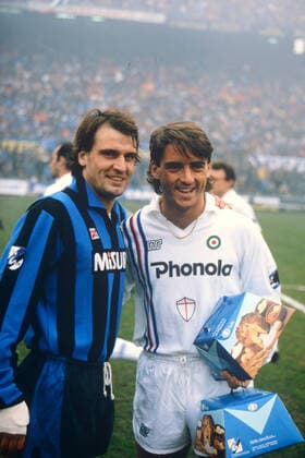 Serie A Championship 1985-86, Inter-Sampdoria, MARCO TARDELLI, ROBERTO MANCINI con panettone CAMPIONATO SERIE A 1985-86 INTER-SAMPDORIA