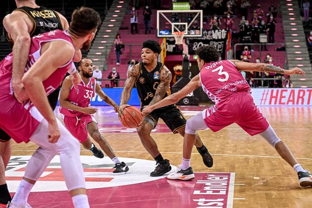 easyCredit BBL, Telekom Baskets Bonn vs. Basketball Loewen Braunschweig, 29.12.2021 Tookie Brown (Basketball Loewen Braunschweig 0), easyCredit BBL, Telekom Baskets Bonn vs. Basketball Loewen Braunschweig am 29.12.2021 im Telekom Dome Bonn, Bonn (Nordrhein-Westfalen) Copyright: xBEAUTIFULxSPORTS Mueller-Laschetx