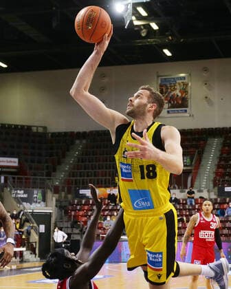 Ludwigsburg , Basketball easycredit BBL Bundesliga . MHP Riesen Ludwigsburg vs. JobStairs GIESSEN 46ers , Jonas Wohlfarth-Bottermann ( Riesen )