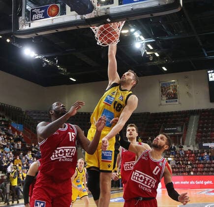 Jonas Wohlfarth-Bottermann (Riesen) . MHP Riesen Ludwigsburg vs.Giessen 46ers . Basketball-Bundesliga 2021-2022. Ludwigsburg , GER, 29.12.2021,