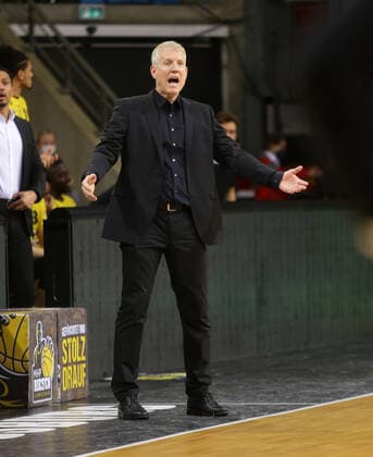 Ludwigsburg , Basketball easycredit BBL Bundesliga . MHP Riesen Ludwigsburg vs. JobStairs GIESSEN 46ers , John patrick ( Trainer Riesen )