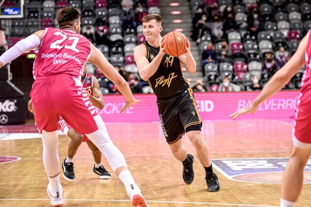 easyCredit BBL, Telekom Baskets Bonn vs. Basketball Loewen Braunschweig, 29.12.2021 Ondrej Sehnal (Basketball Loewen Braunschweig 19), easyCredit BBL, Telekom Baskets Bonn vs. Basketball Loewen Braunschweig am 29.12.2021 im Telekom Dome Bonn, Bonn (Nordrhein-Westfalen) Copyright: xBEAUTIFULxSPORTS Mueller-Laschetx