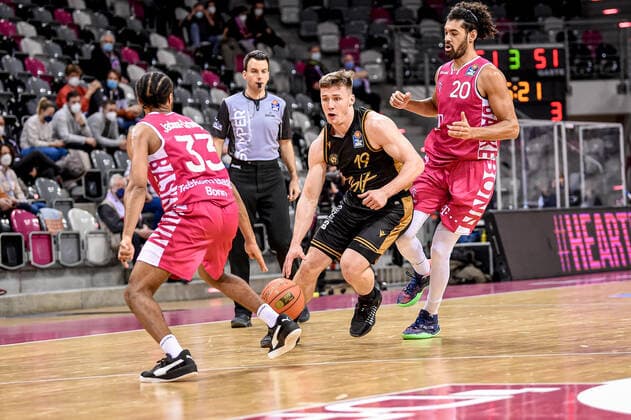 easyCredit BBL, Telekom Baskets Bonn vs. Basketball Loewen Braunschweig, 29.12.2021 Ondrej Sehnal (Basketball Loewen Braunschweig 19), easyCredit BBL, Telekom Baskets Bonn vs. Basketball Loewen Braunschweig am 29.12.2021 im Telekom Dome Bonn, Bonn (Nordrhein-Westfalen) Copyright: xBEAUTIFULxSPORTS Mueller-Laschetx