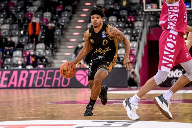 easyCredit BBL, Telekom Baskets Bonn vs. Basketball Loewen Braunschweig, 29.12.2021 Tookie Brown (Basketball Loewen Braunschweig 0), easyCredit BBL, Telekom Baskets Bonn vs. Basketball Loewen Braunschweig am 29.12.2021 im Telekom Dome Bonn, Bonn (Nordrhein-Westfalen) Copyright: xBEAUTIFULxSPORTS Mueller-Laschetx