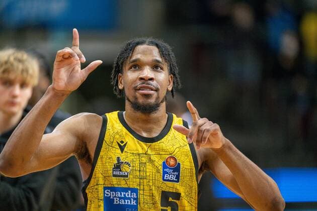 Justin Simon (MHP Riesen Ludwigsburg, 05), GER, MHP Riesen Ludwigsburg vs. JobStairs Giessen 46ers, Basketball, Bundesliga, easycredit, 14. Spieltag, Spielzeit 2021 2022, 29.12.2021, GER, MHP Riesen Ludwigsburg vs. JobStairs Giessen 46ers, Basketball, Bundesliga, easycredit, 14. Spieltag, Spielzeit 2021 2022, 29.12.2021 Ludwigsburg Copyright: xEibner-Pressefoto SaschaxWaltherx EP_EER
