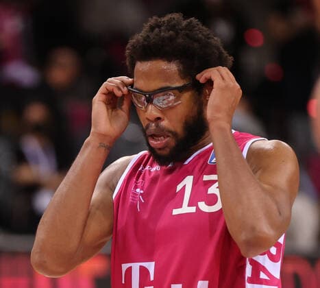 Bonn, Deutschland, 29.12.2021, Telekom Dome, Basketball, BBL, 14. Spieltag, Telekom Baskets Bonn vs Basketball Löwen Braunschweig: Javontae Hawkins (Bonn)