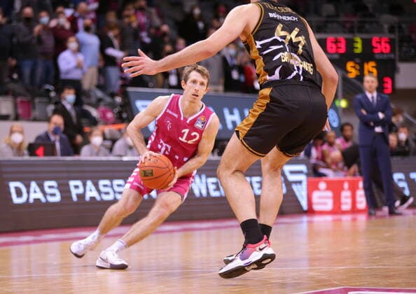 Skyler Bowlin Telekom Baskets Bonn vs. Basketball Löwen Braunschweig easyCredit BBL 1. Bundesliga , Saison 2021 2022 , Hauptrunde 14. Spieltag