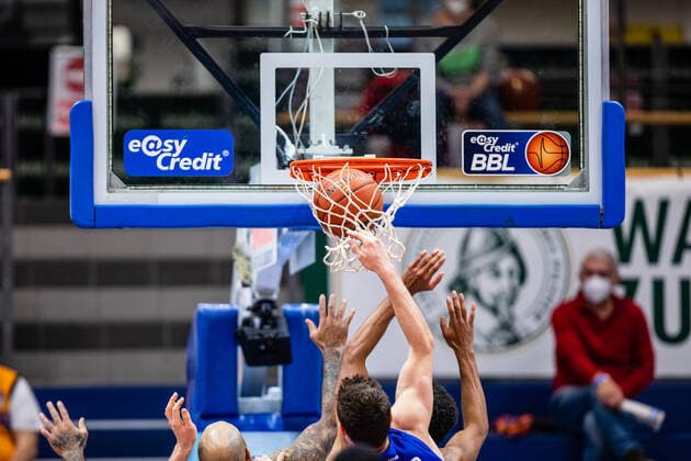 BB-1BL Syntainics MBC - Brose Bamberg Symbolbild, Symbolfoto waehrend der Begegnung Saison 2021-2022 (Herren) in der EasyCredit Bundesliga zwischen Syntainics MBC und Brose Bamberg in der Stadthalle Weissenfels am 29. December 2021 in Weissenfels, Sachsen Anhalt, Deutschland