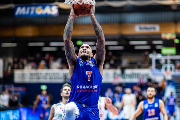 BB-1BL Syntainics MBC - Brose Bamberg Sergio Kerusch ( 7 Syntainics MBC) waehrend der Begegnung Saison 2021-2022 (Herren) in der EasyCredit Bundesliga zwischen Syntainics MBC und Brose Bamberg in der Stadthalle Weissenfels am 29. December 2021 in Weissenfels, Sachsen Anhalt, Deutschland