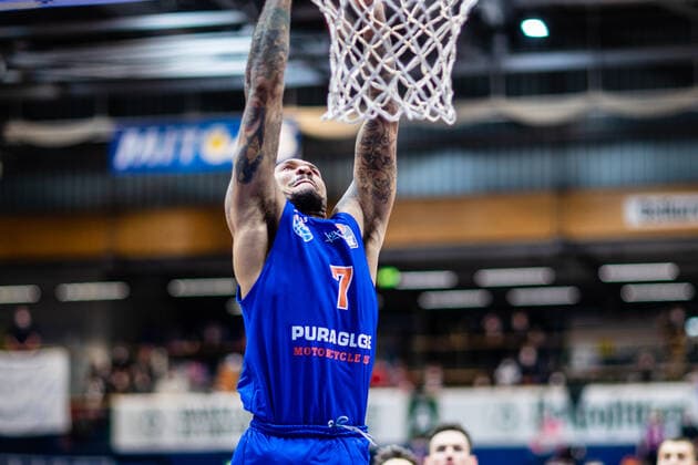 BB-1BL Syntainics MBC - Brose Bamberg Sergio Kerusch ( 7 Syntainics MBC) waehrend der Begegnung Saison 2021-2022 (Herren) in der EasyCredit Bundesliga zwischen Syntainics MBC und Brose Bamberg in der Stadthalle Weissenfels am 29. December 2021 in Weissenfels, Sachsen Anhalt, Deutschland