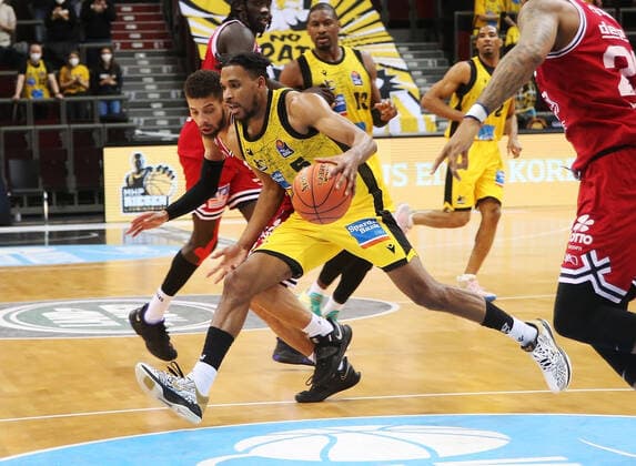 Justin Simon (Riesen) . MHP Riesen Ludwigsburg vs.Giessen 46ers . Basketball-Bundesliga 2021-2022. Ludwigsburg , GER, 29.12.2021,