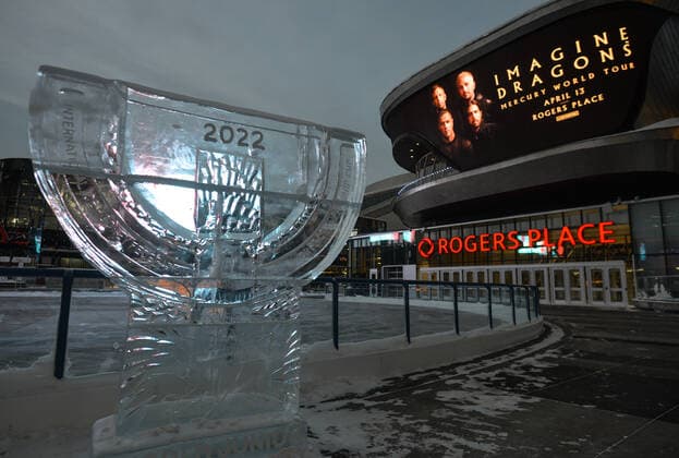 Ice hockey, Eishockey 2022 World Juniors Cancelled Due To COVID-19 Cases General view of the Rogers Place Arena after the announcement late afternoon. The 2022 World Juniors hockey tournament was cancelled Wednesday afternoon after multiple COVID-19 cases were found within the teams. On Wednesday, December 29, 2021, in Edmonton, Alberta, Canada. Edmonton Canada  Copyright: xArturxWidakx originalFilename:widak-icehocke211229_npXqs.jpg