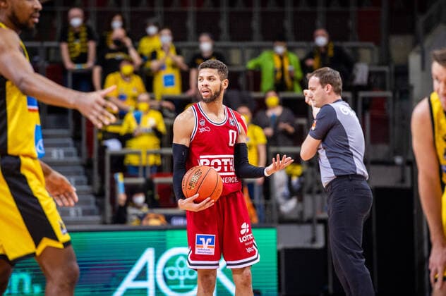 Kendale Deshawn McCullum (JobStairs Giessen 46ers 0) beim BBL-Spiel: MHP Riesen Ludwigsburg - JobStairs Giessen 46ers am 29.12.2021 in Ludwigsburg (MHPArena) Deutschland Ludwigsburg. 29.12.21 Basketball , 29.12.2021, Ludwigsburg (Deutschland)