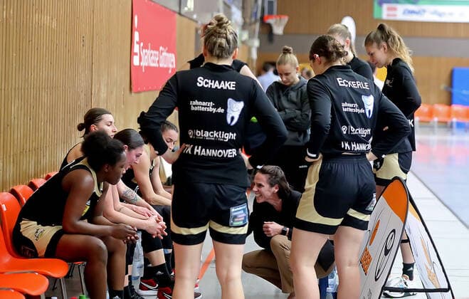 GSD zje123 Basketball Bundesliga Frauen Medical Instinct Veilchen BG74 - TK Hannover Luchse Hannovers Trainerin Sidney Parsons