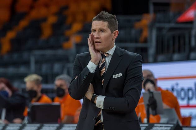 30.12.2021, Neu Ulm, Deutschland, ratiopharm Arena, ratiopharm ulm vs. BG Goettingen - Basketball Bundesliga, Head Coach Jaka Lakovic (ratiopharm ulm) gestikuliert, gestik (Foto H. Langer) Neu Ulm ratiopharm Arena Bayern Deutschland