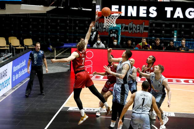 30.12.2021, easyCredit Basketball Bundesliga, BBL, Saison 2021 2022, Herren, Chemnitz Niners - HAKRO Merlins Crailsheim Jonas Richter, Niners Chemnitz Chemnitz Messe Chemnitz Sachsen Germany