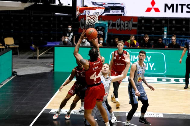 30.12.2021, easyCredit Basketball Bundesliga, BBL, Saison 2021 2022, Herren, Chemnitz Niners - HAKRO Merlins Crailsheim Darion Atkins, Niners Chemnitz Chemnitz Messe Chemnitz Sachsen Germany