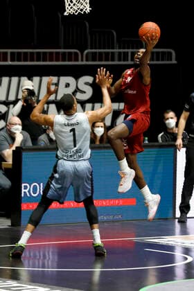30.12.2021, easyCredit Basketball Bundesliga, BBL, Saison 2021 2022, Herren, Chemnitz Niners - HAKRO Merlins Crailsheim Jaren Lewis, HAKRO Merlins Crailsheim, Frantz Massenat, Niners Chemnitz Chemnitz Messe Chemnitz Sachsen Germany