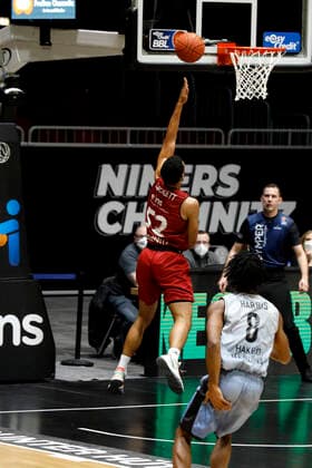 30.12.2021, easyCredit Basketball Bundesliga, BBL, Saison 2021 2022, Herren, Chemnitz Niners - HAKRO Merlins Crailsheim Trent Lockett, Niners Chemnitz Chemnitz Messe Chemnitz Sachsen Germany