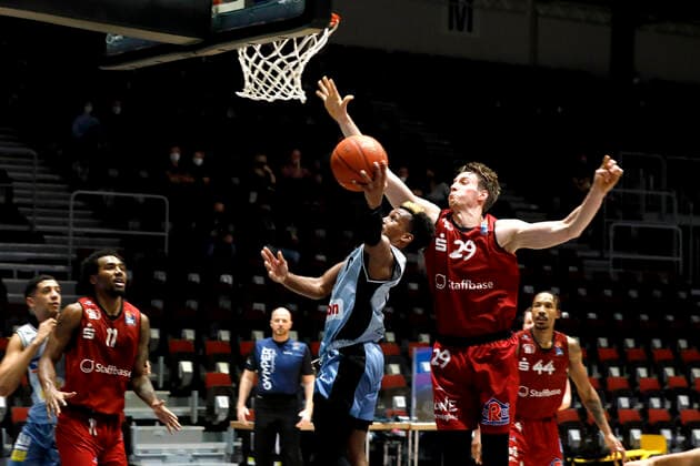30.12.2021, easyCredit Basketball Bundesliga, BBL, Saison 2021 2022, Herren, Chemnitz Niners - HAKRO Merlins Crailsheim T. J. Shorts, HAKRO Merlins Crailsheim, Mindaugas Susinskas, Niners Chemnitz Chemnitz Messe Chemnitz Sachsen Germany