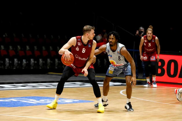 30.12.2021, easyCredit Basketball Bundesliga, BBL, Saison 2021 2022, Herren, Chemnitz Niners - HAKRO Merlins Crailsheim Jan Niklas Wimberg, Niners Chemnitz Chemnitz Messe Chemnitz Sachsen Germany
