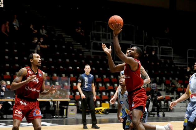 30.12.2021, easyCredit Basketball Bundesliga, BBL, Saison 2021 2022, Herren, Chemnitz Niners - HAKRO Merlins Crailsheim Frantz Massenat, Niners Chemnitz Chemnitz Messe Chemnitz Sachsen Germany