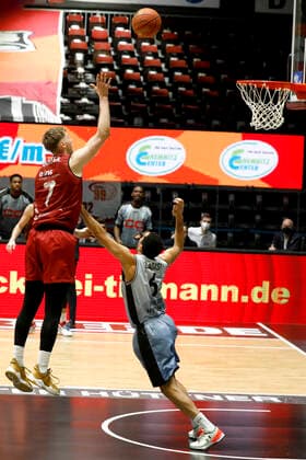30.12.2021, easyCredit Basketball Bundesliga, BBL, Saison 2021 2022, Herren, Chemnitz Niners - HAKRO Merlins Crailsheim Jonas Richter, Niners Chemnitz Chemnitz Messe Chemnitz Sachsen Germany