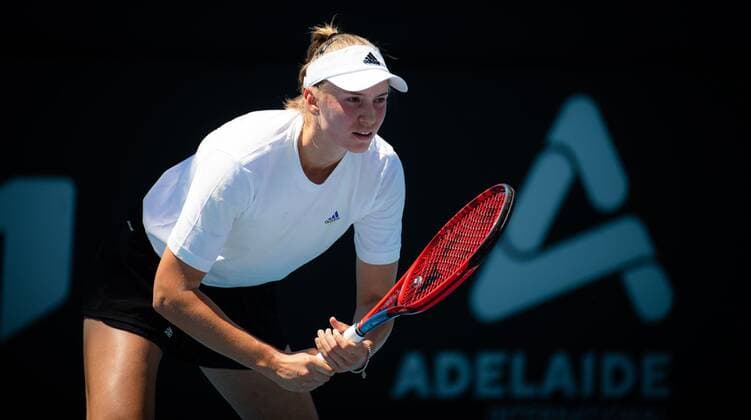 Mandatory Credit: Photo by Rob Prange Shutterstock (12674441ax) Elena Rybakina of Kazakhstan during practice ahead of the 2022 Adelaide International WTA, Tennis Damen 500 tennis tournament 2022 Adelaide International Pre-Tournament - 31 Dec 2021 2022 Adelaide International Pre-Tournament - 31 Dec 2021  Copyright: xRobxPrange Shutterstockx 12674441ax