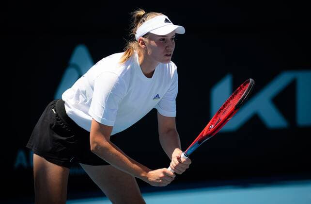 Mandatory Credit: Photo by Rob Prange Shutterstock (12674441bc) Elena Rybakina of Kazakhstan during practice ahead of the 2022 Adelaide International WTA, Tennis Damen 500 tennis tournament 2022 Adelaide International Pre-Tournament - 31 Dec 2021 2022 Adelaide International Pre-Tournament - 31 Dec 2021  Copyright: xRobxPrange Shutterstockx 12674441bc