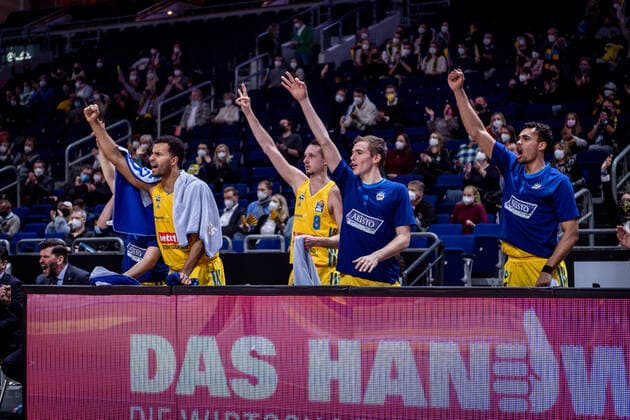 Basketball Berlin 31.12.2021 Saison 2021 2022 easyCredit BBL 1. Bundesliga Alba Berlin - s.Oliver Würzburg Jubel Alba