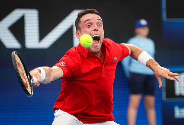 TENNIS ATP, Tennis Herren CUP, Roberto Bautista Agut of Team Spain reacts as he stretches to hit a shot during his match against Cristian Garin of Team Chile during Day 1 of the ATP Cup tournament at Ken Rosewall Arena in Sydney, Saturday, January 1, 2022. ( NO ARCHIVING, EDITORIAL USE ONLY, NO USE IN BOOKS WITHOUT CONSENT SYDNEY NSW AUSTRALIA  Copyright: xDAVIDxGRAYx 20220101001610093704
